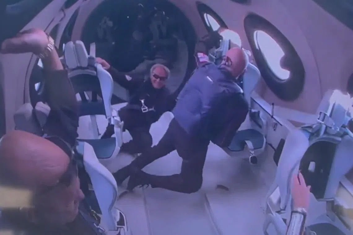 American real estate entrepreneur Ken Baxter, South Africa-born conservationist Timothy Nash, and British engineer and entrepreneur Adrian Reynard travelled aboard the flight.