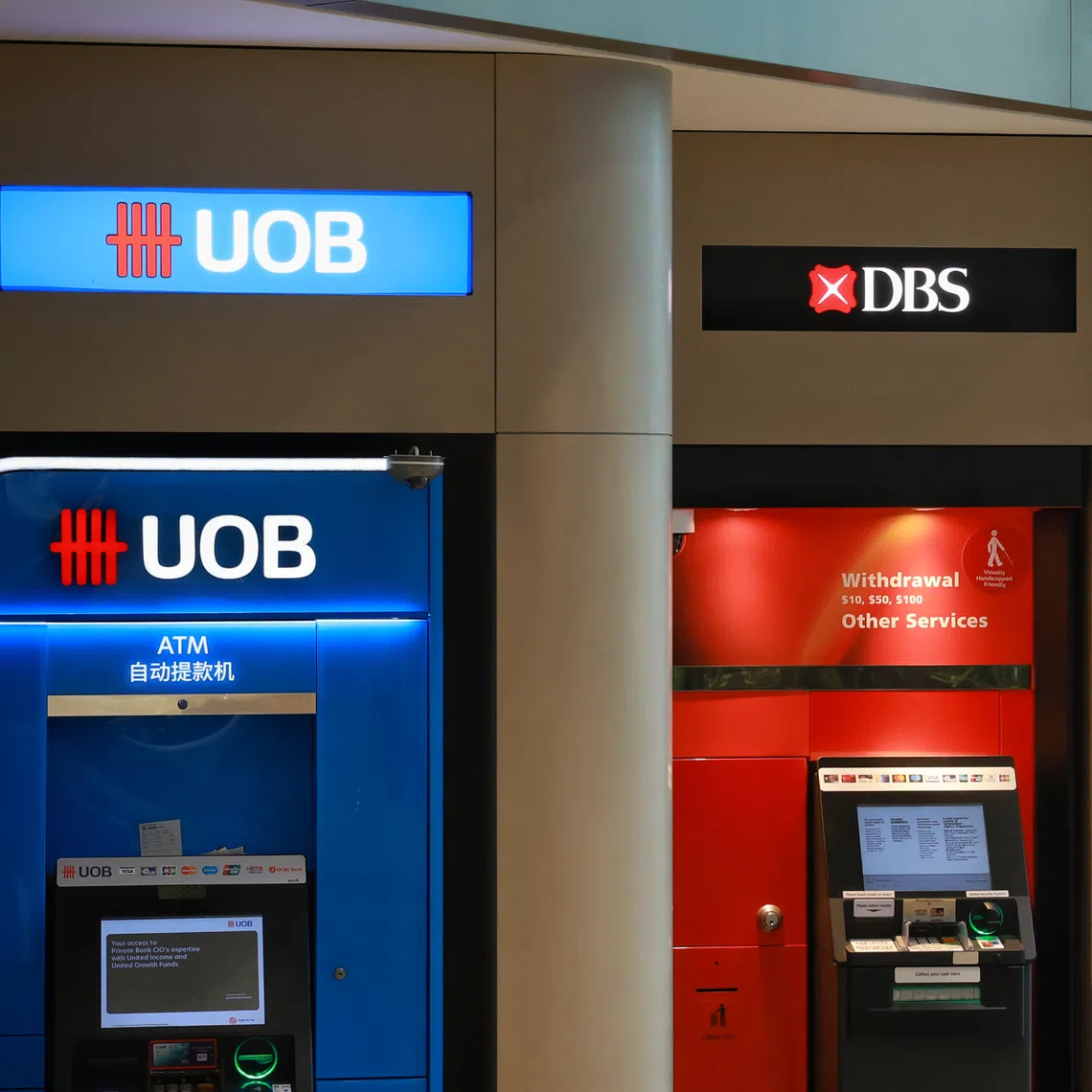 Analysts expect further volatility in bank shares amid earnings concerns and global bond market risks.