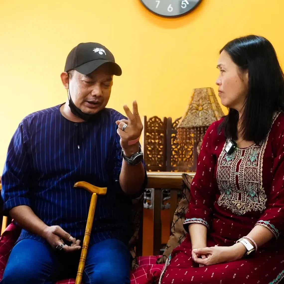 Malaysian singer Dino (left) was visited at his home by Malaysia’s Deputy Minister of Communications Teo Nie Ching.