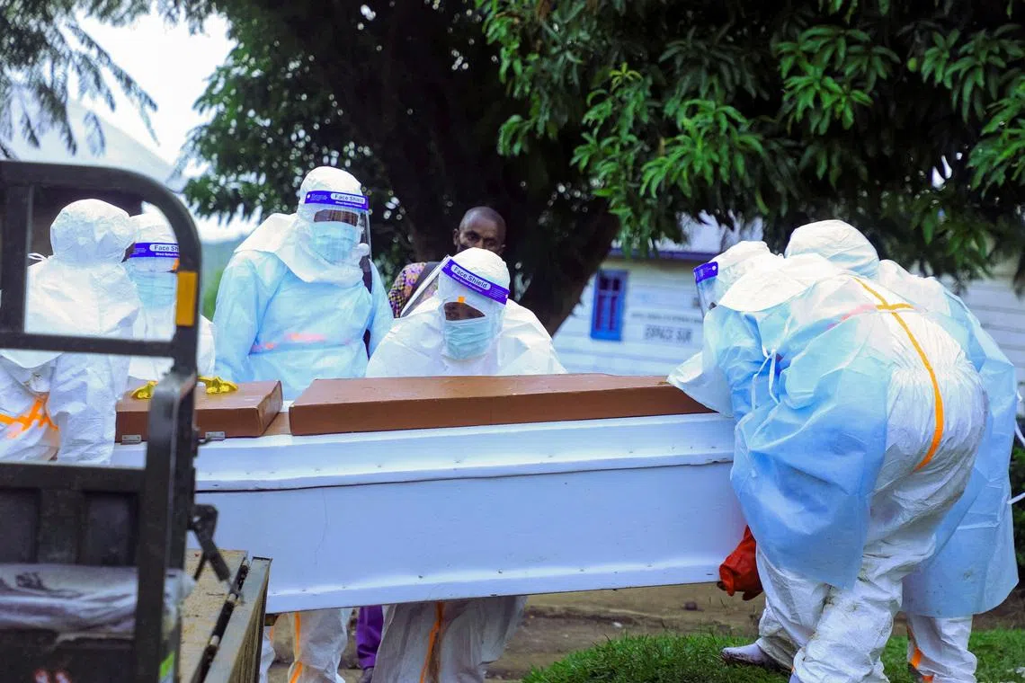 Congolese authorities announce that suspected Ebola cases in the country's east have now climbed over 900