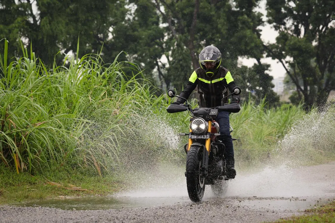ST20240923_202478400178: Gin Tay/zyscramblerXX/  Zaihan Mohamed Yusof/
Review of the 2024 Scrambler 400X by Triumph, on Sep 23, 2024.