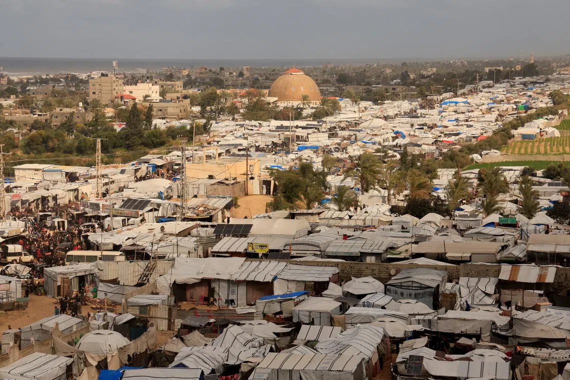 Displaced Palestinians shelter at a tent camp in Khan Younis, southern Gaza Strip, January 14, 2026. REUTERS/Haseeb Alwazeer