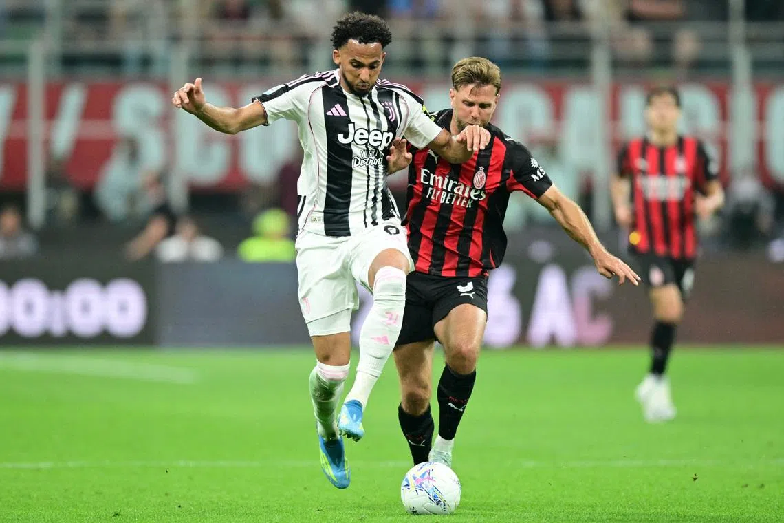 Soccer Football - Serie A - AC Milan v Juventus - San Siro, Milan, Italy - April 26, 2026 Juventus' Lloyd Kelly in action with AC Milan's Niclas Fullkrug REUTERS/Daniele Mascolo