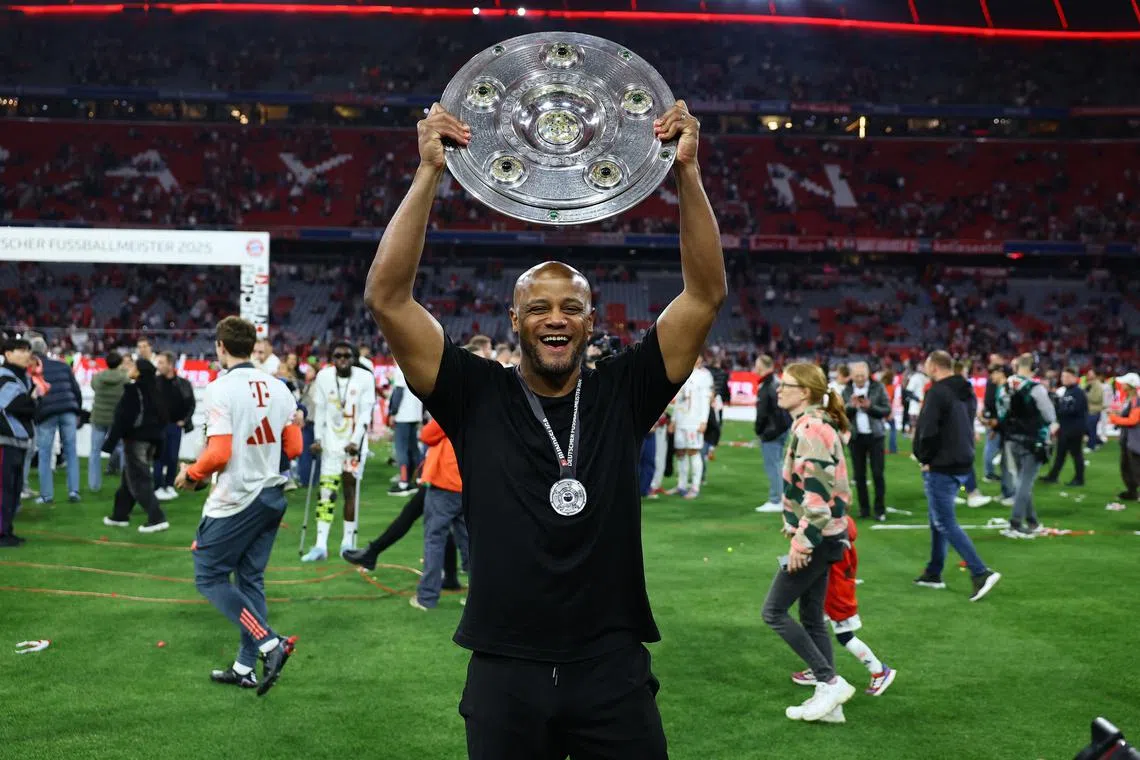 FILE PHOTO: Soccer Football - Bundesliga - Bayern Munich v Borussia Moenchengladbach - Allianz Arena, Munich, Germany - May 10, 2025 Bayern Munich coach Vincent Kompany poses with the Meisterschale trophy to celebrate winning the Bundesliga REUTERS/Kai Pfaffenbach/File Photo