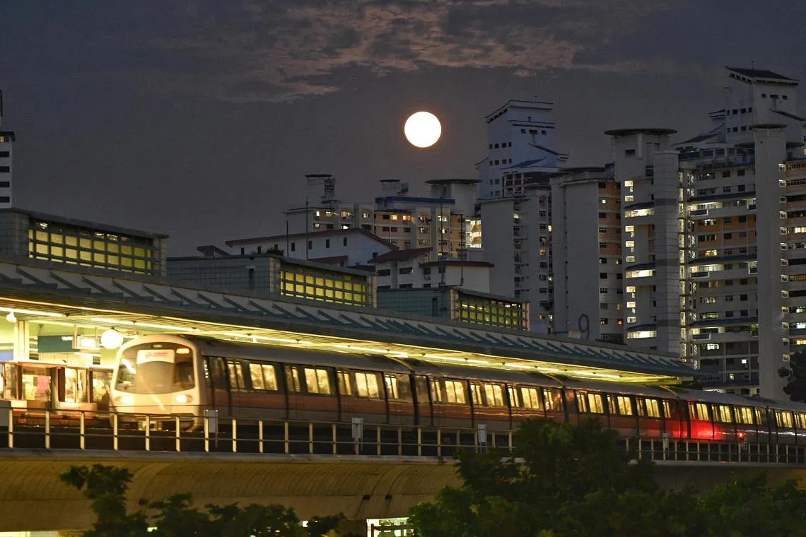 The hunter’s moon seen above Buona Vista on Oct 17. The beaver moon will be the last supermoon people in Singapore will see for about a year. 