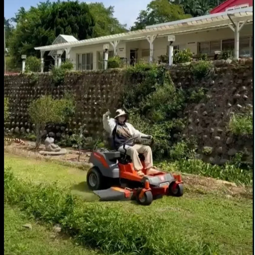 Jenny Tseng shared a video of herself operating a lawnmower and tending to her plants on Facebook on Aug 2.