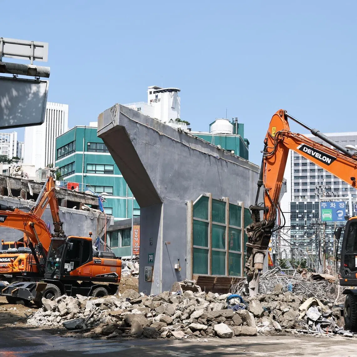 The raids came three days after part of the Seosomun overpass in western Seoul collapsed during demolition work on May 26.