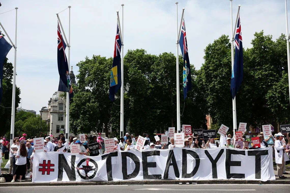 Demonstrators protest against the assisted dying law for terminally ill people, on the day British lawmakers are preparing to vote on the bill, in London, Britain, June 20, 2025. REUTERS/Isabel Infantes