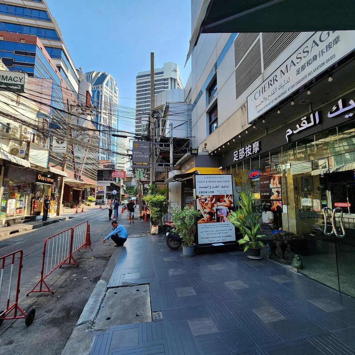 MWTOURISM - 159, 535, 847: more shots of the empty street in Nana, downtown Bangkok with many empty halal/arabic restaurants along the street. A popular area with Middle East Tourists from countries like UAE, Saudi Arabia, Kuwait and even Iran. But now, place has gone all quiet.

All photos taken by May Wong.
All photos taken on March 26, 2026
Location: Nana in downtown Bangkok. A popular and known location among Middle East tourists.