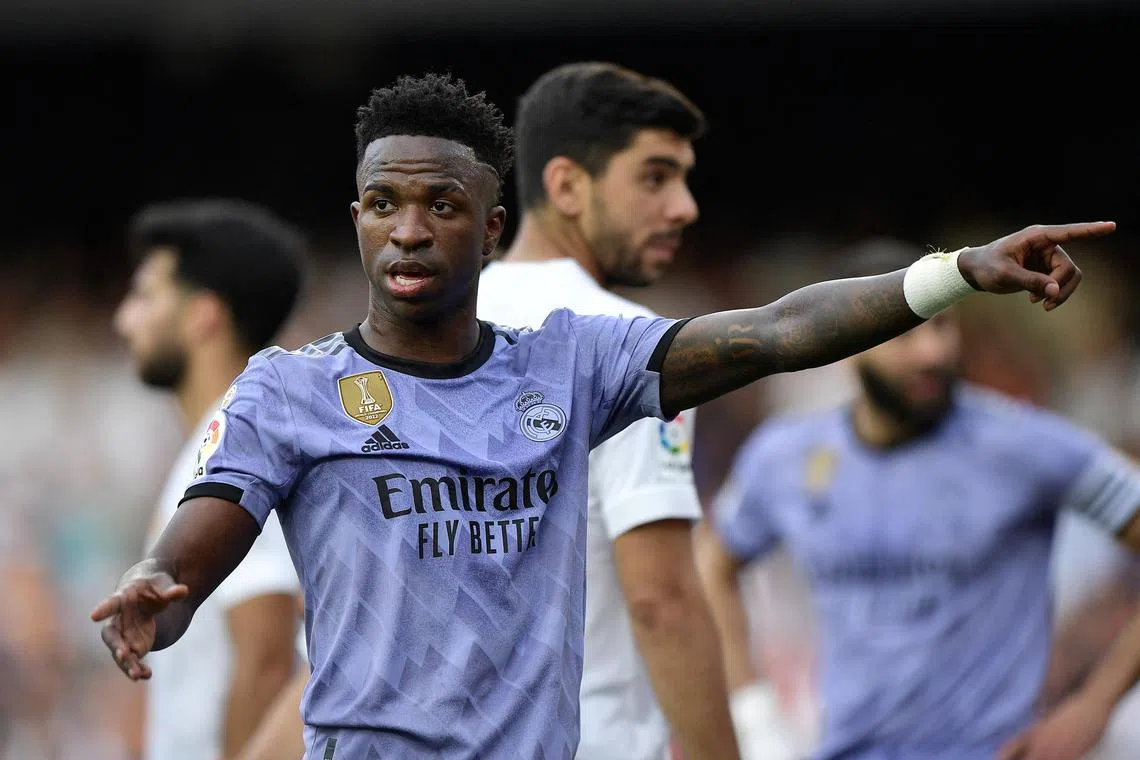Vinicius Jr pointed out the fans who were insulting him, leading to the match being stopped for 10 minutes.