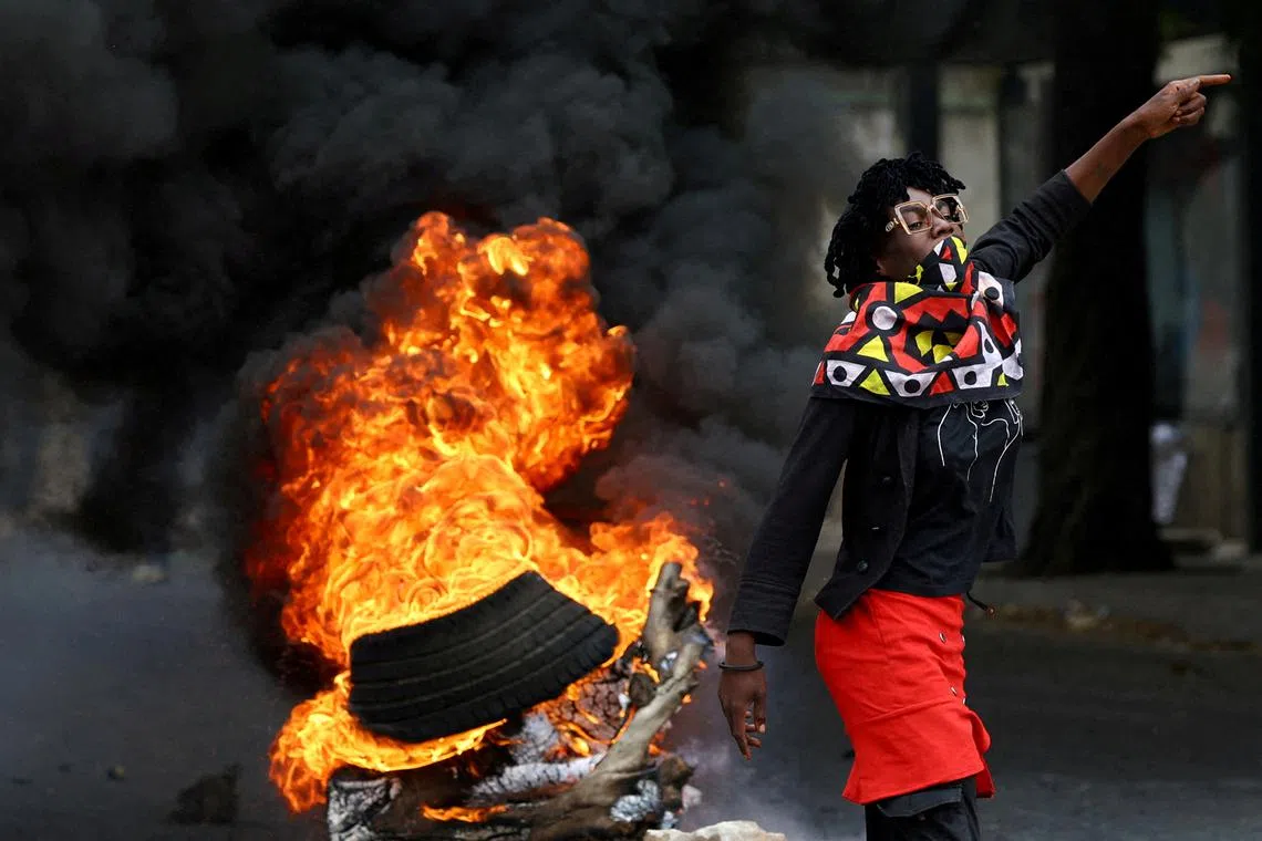FILE PHOTO: A protester reacts near a burning barricade during a \"national shutdown\" against the election outcome, at Luis Cabral township in Maputo, Mozambique, November 7, 2024. REUTERS/Siphiwe Sibeko/File Photo