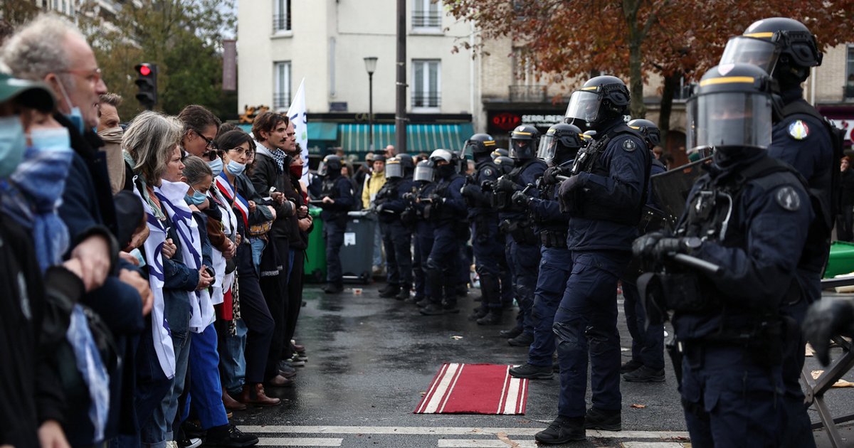 Greta Thunberg joins French teens on new day of school protests