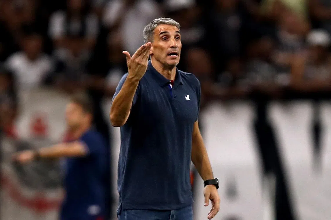 FILE PHOTO: Soccer Football - Brasileiro Championship - Corinthians v Fortaleza - Corinthians Arena, Sao Paulo, Brazil - May 4, 2024 Fortaleza coach Juan Pablo Vojvoda REUTERS/Carla Carniel/File Photo