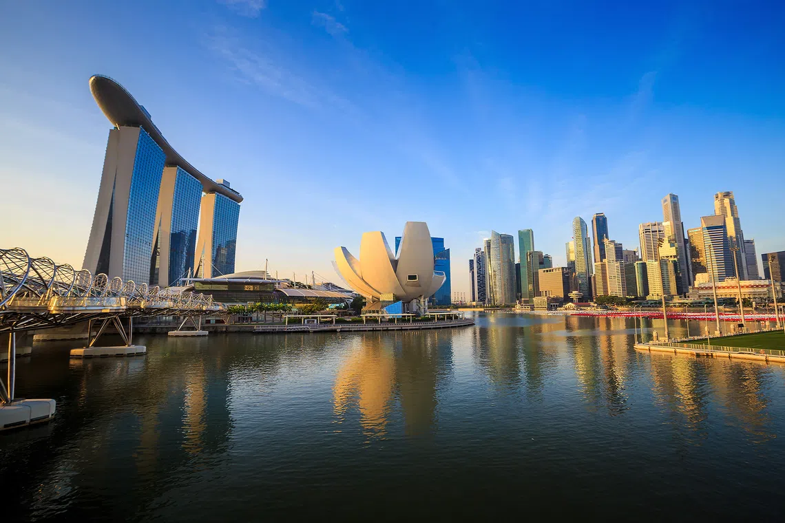 The SPDR Straits Times Index ETF (ES3), which tracks the 30 largest constituent stocks of the Straits Times Index, offers investors an easy way to tap into Singapore’s market. 