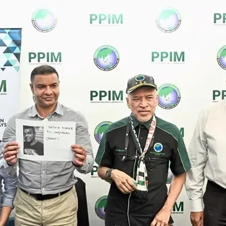 Scam victim Muhammad Syafiq (centre) his wife Jamilah Ahmad and activist Nadzim Johan during a press conference. 