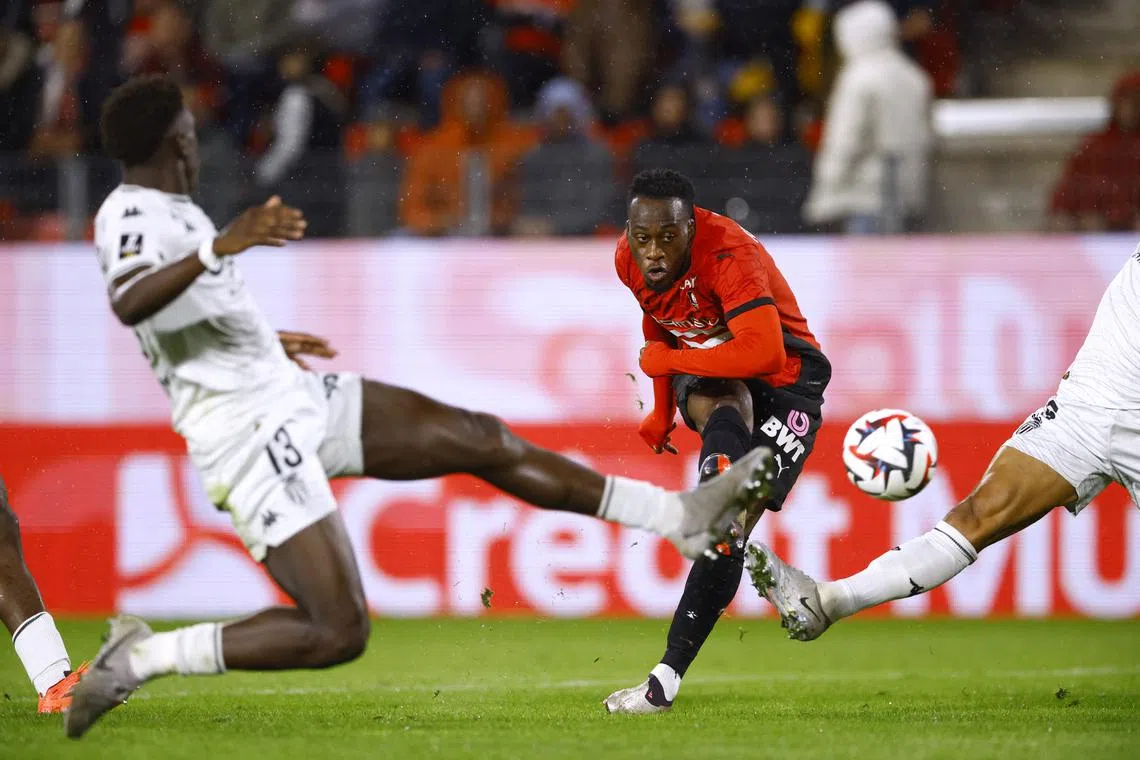 FILE PHOTO: Soccer Football - Ligue 1 - Stade Rennes v AS Monaco - Roazhon Park, Rennes, France - October 5, 2024 Stade Rennes' Arnaud Kalimuendo shoots at goal REUTERS/Stephane Mahe/File Photo
