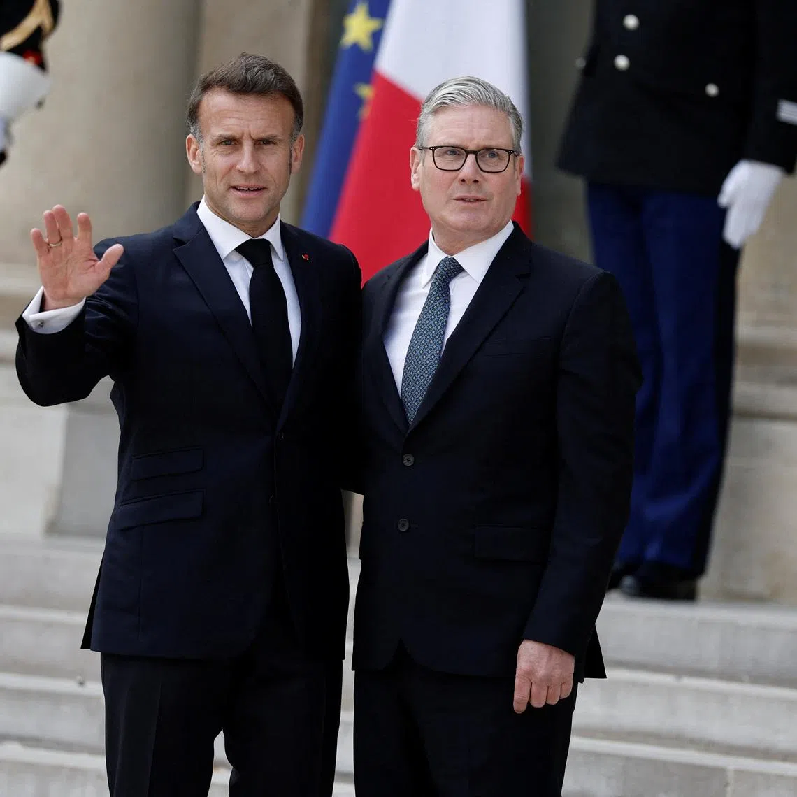 French President Emmanuel Macron welcomes Britain's Prime Minister Keir Starmer for a lunch meeting at the Elysee Palace before a video conference meeting of around 40 countries that are willing to contribute to the defensive multilateral mission to restore freedom of navigation in the Strait of Hormuz when security conditions permit, in Paris, France, April 17, 2026. REUTERS/Benoit Tessier
