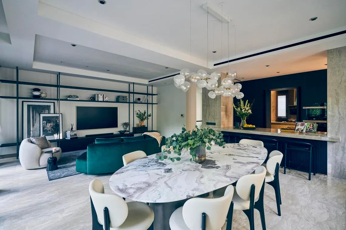 The kitchen’s wet zone is concealed behind doors so it does not disrupt the flow of the living and dining area.