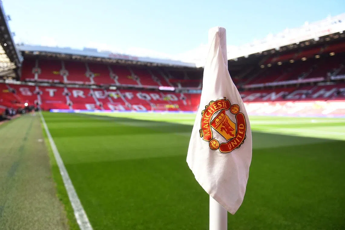 FILE PHOTO: Soccer Football - Premier League - Manchester United v Manchester City - Old Trafford, Manchester, Britain - April 6, 2025  General view of a corner flag with the Manchester United emblem before the match REUTERS/Peter Powell/ File Photo