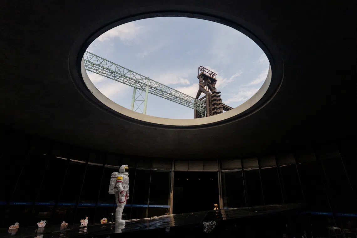 In China, rocket launches fuel tourism and space-age dreams
