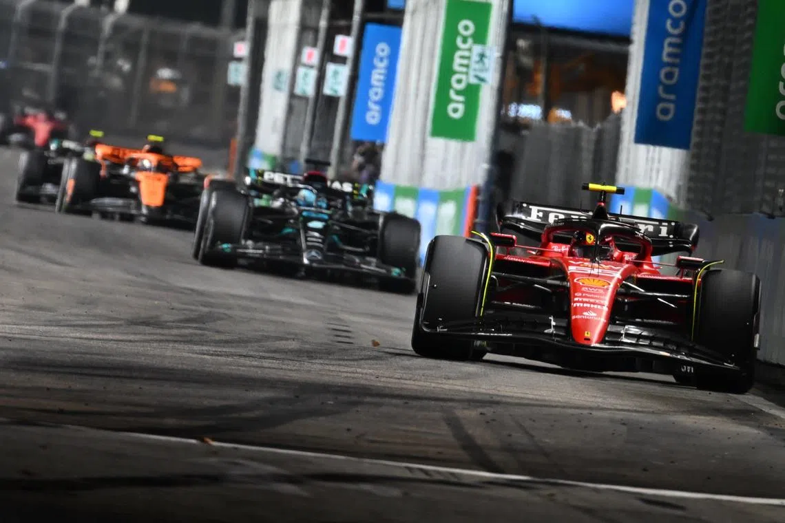 The leading four cars on race day were at one time fighting inches apart, with just 1.7 seconds covering them.