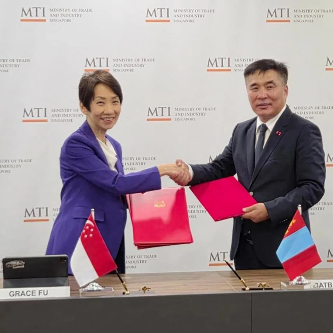 Minister for Sustainability and the Environment and Minister-in-charge of Trade Relations Grace Fu and Mongolian Minister of Environment and Climate Change Batbaatar Bat signed a carbon trading agreement on Oct 6.