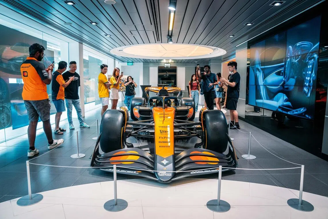 ntfast19 - The replica of the McLaren MCL38 F1 car is making its rounds in Singapore ahead of the Singapore Grand Prix on Oct 5, 2025. 


Credit: McLaren Singapore