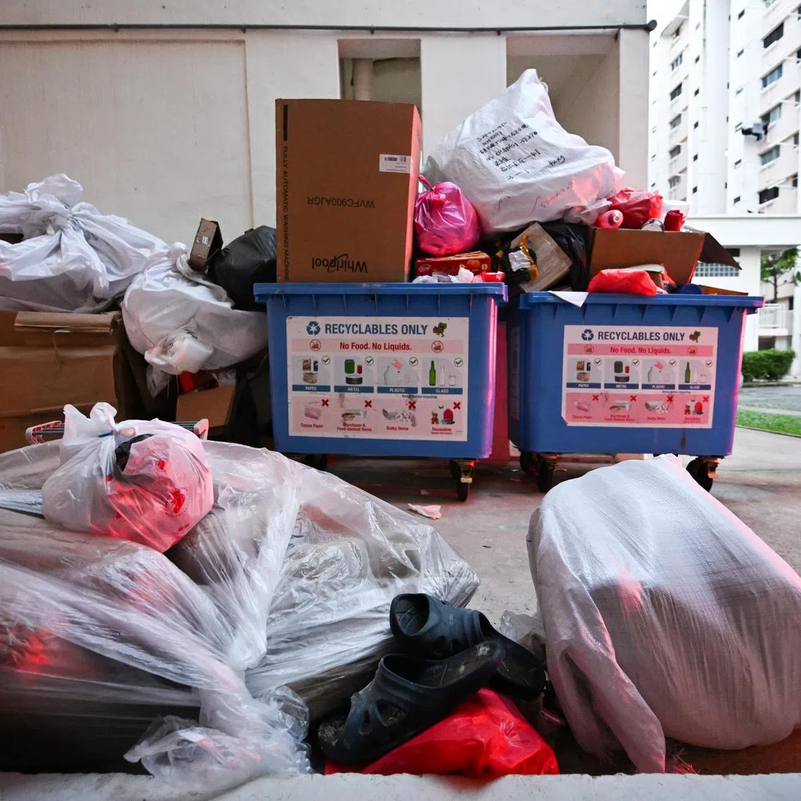 ST20240207-202425866695-Lim Yaohui-pixgeneric/
Generic photograph of cardboard boxes, recycling waste and rubbish placed at recycling bins below Blk 842 Tampines Street 82 on Feb 7, 2024.
Can be used for stories on environment, sustainability, trash, rubbish, waste, recycle and recycling.
(ST PHOTO: LIM YAOHUI)