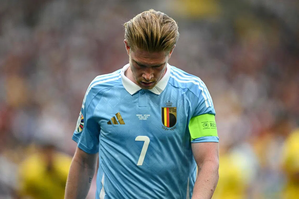 Kevin de Bruyne appears to have instructed his team-mates not to head over to applaud Belgium supporters who were booing after the game.