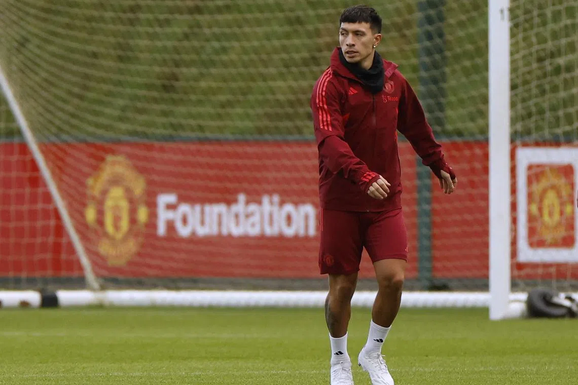 FILE PHOTO: Soccer Football - Champions League - Manchester United Training - Trafford Training Centre, Carrington, Britain - December 11, 2023 Manchester United's Lisandro Martinez during training Action Images via Reuters/Jason Cairnduff
