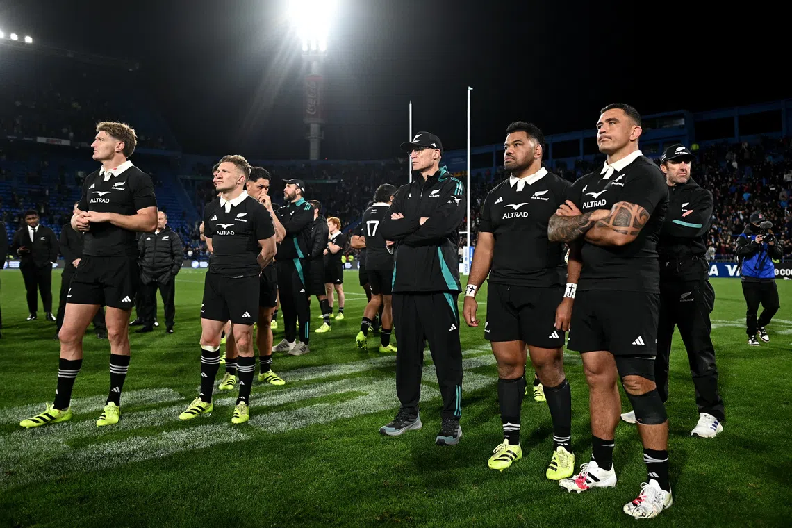 FILE PHOTO: Rugby Union - Rugby Championship - Argentina v New Zealand - Jose Amalfitani Stadium, Buenos Aires, Argentina - August 23, 2025 New Zealand's Codie Taylor and teammates look dejected after the match REUTERS/Pedro Lazaro Fernandez/File Photo