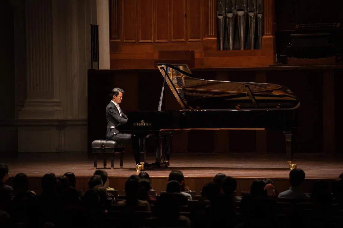Haiou Zhang played a mix of technically demanding long pieces as well as short popular favourites. 
