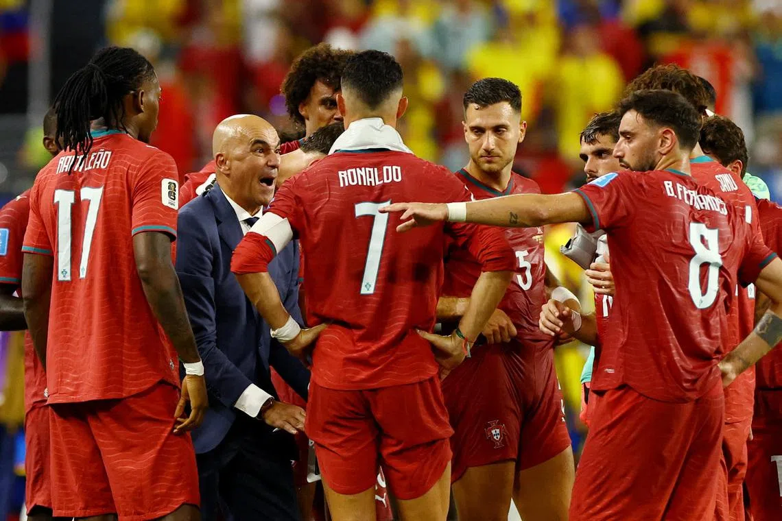 Soccer Football - FIFA World Cup 2026 - Group K - Colombia v Portugal - Miami Stadium, Miami Gardens, Florida, U.S. - June 27, 2026 Portugal coach Roberto Martinez speaks to his players during the second half hydration break REUTERS/Marco Bello