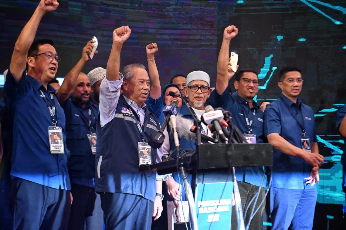 ST20221119_202284174561 Kua Chee Siong/ pixresult19/ 
L-R: Perikatan Nasional (PN) chairman Muhyiddin Yassin; PAS president Abdul Hadi Awang; PN incumbent candidate for Tambun, Datuk Seri Ahmad Faizal Azumu and PN election director Datuk Seri Azmin Ali address the media after the results for Malaysia's 15th general election (GE15) at the Glenmarie Golf And Country Club in Kuala Lumpur on 19 Nov 2022.