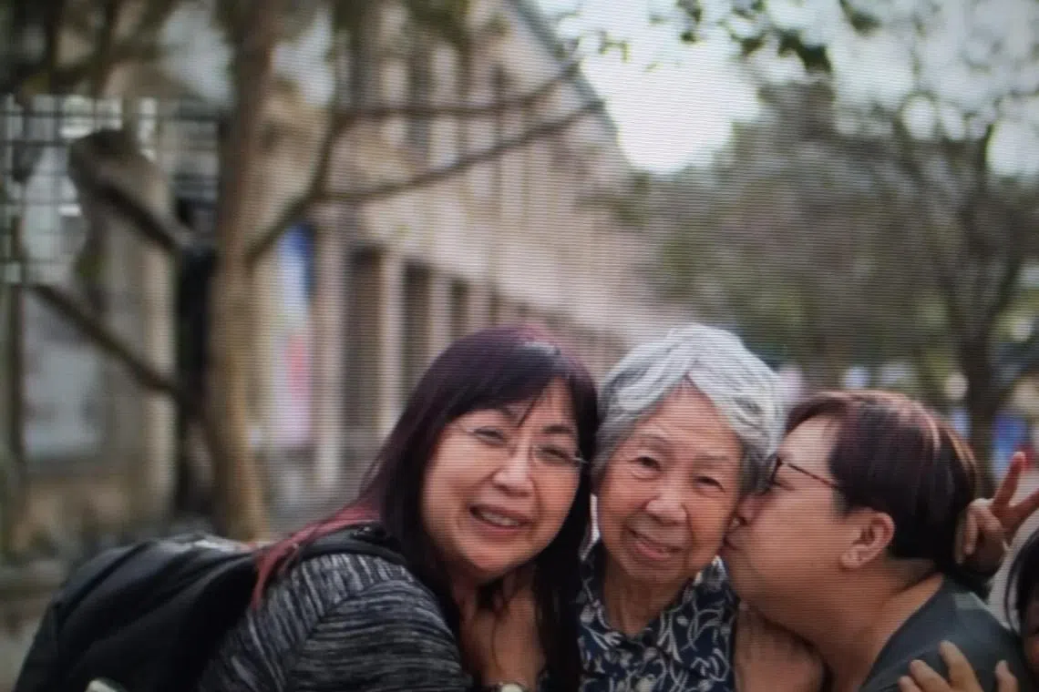 kccare - Babara and Belinda Seet with mum Aunty Kat

Credit: Courtesy of Babara Seet