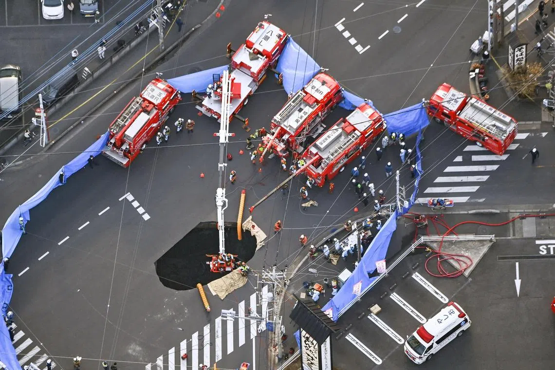 20m-wide sinkhole in Japan: 1.2 million asked to refrain from