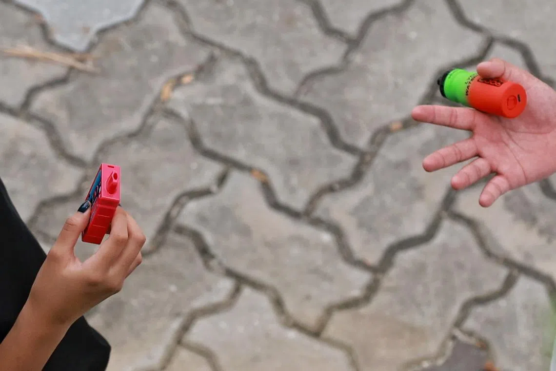 E-vaporisers contain multiple chemicals which may lead to health issues.