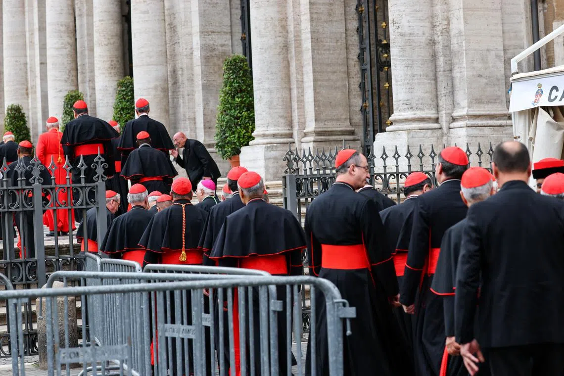 Cardinals arrive to pay their respects at the tomb of the late Pope Francis in the Papal Basilica of Saint Mary Major (Santa Maria Maggiore), in Rome, Italy, April 27, 2025. REUTERS/Carlos Barria