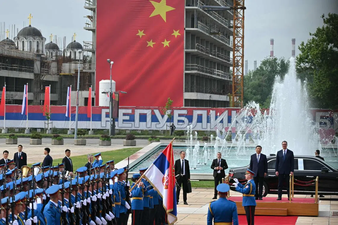 Serbian President Aleksandar Vucic with Chinese President Xi Jinping in Belgrade on May 8.