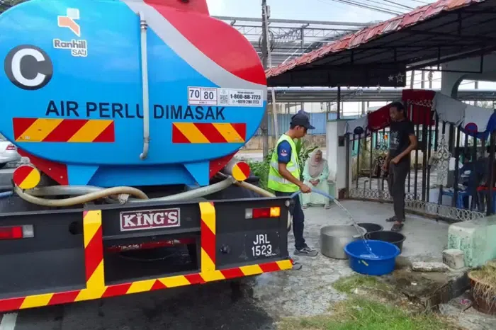 Efforts were being made to get all four water treatment plants located along Sungai Johor operational again.