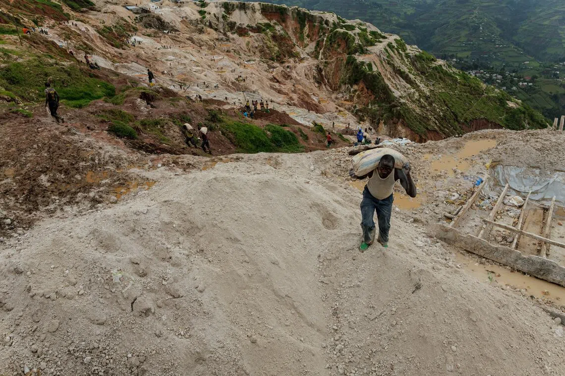 FILE PHOTO: A labourer carries a sack of ore at the Rubaya coltan mine, in the town of Rubaya, which is controlled by M23 rebels, in the Eastern Democratic Republic of Congo March 24, 2025. REUTERS/Zohra Bensemra/File Photo