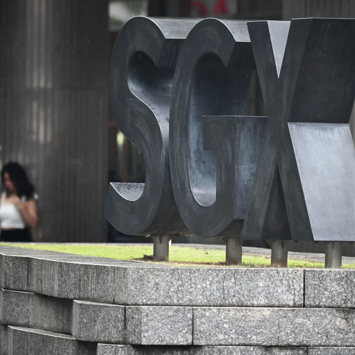 The benchmark Straits Times Index lost 0.2 per cent or 10.15 points to reach 4,440.21.