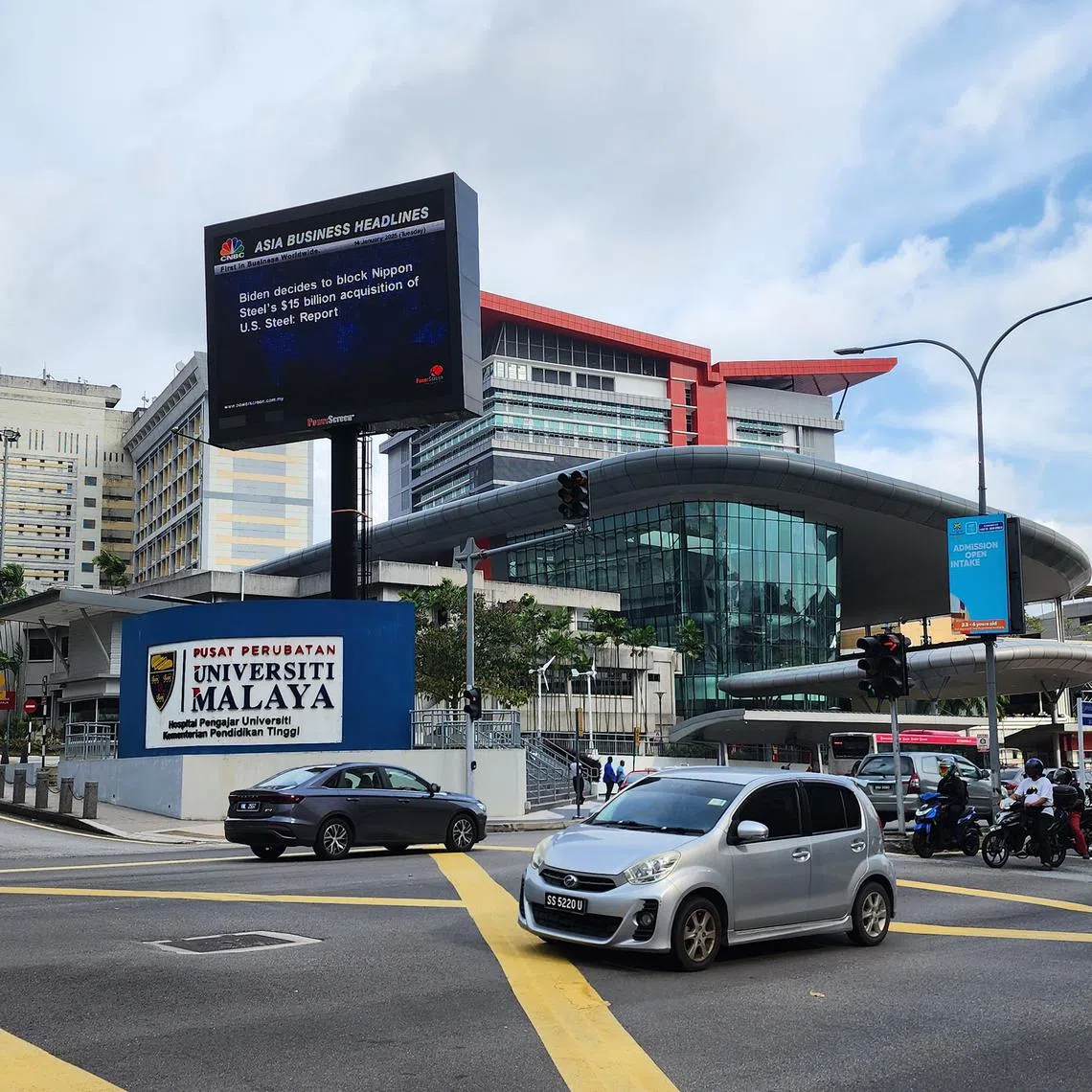 hzhealth - One of Malaysia’s largest public hospitals, University Malaya Medical Centre (UMMC), has sharply raised its fees at a time when medical costs and health insurance premiums are soaring. 

CREDIT: HAZLIN HASSAN