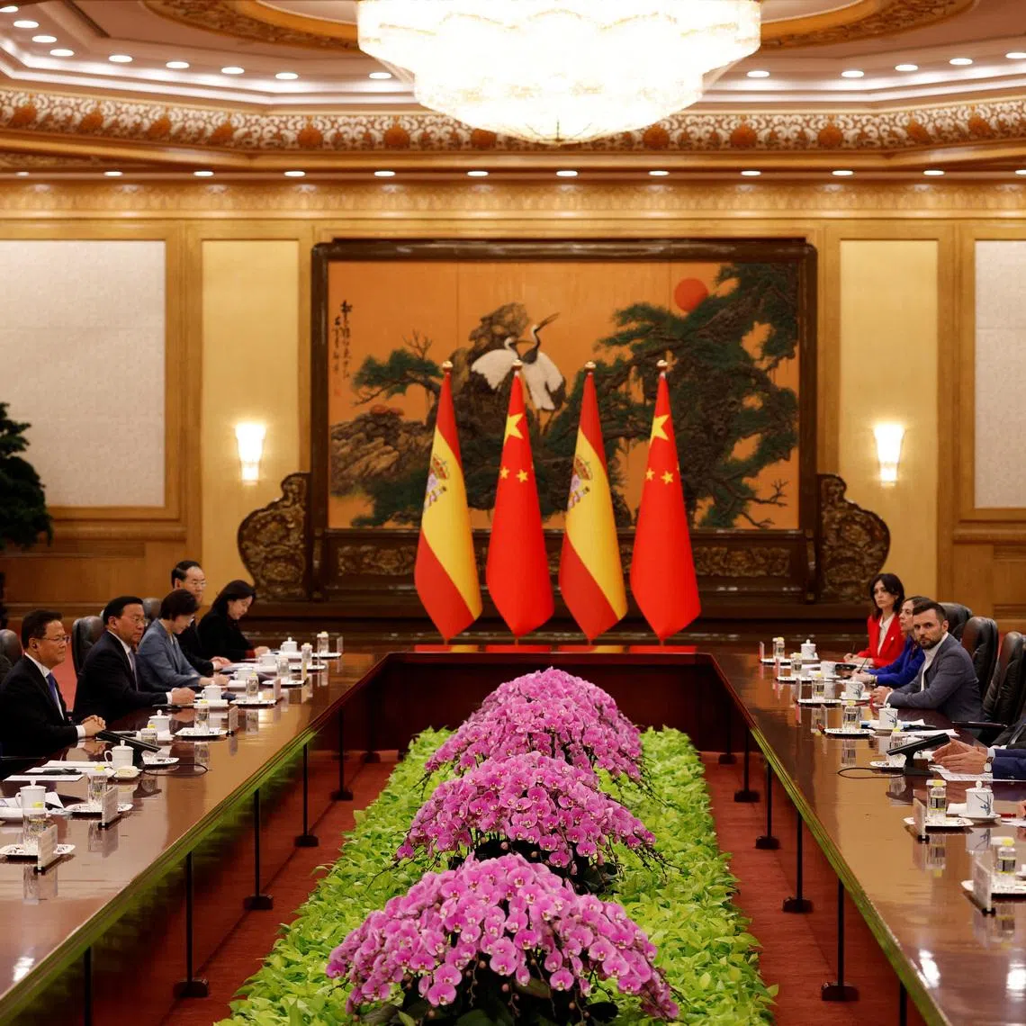 Chinese President Xi Jinping meeting Spanish Prime Minister Pedro Sanchez in Beijing on April 14.