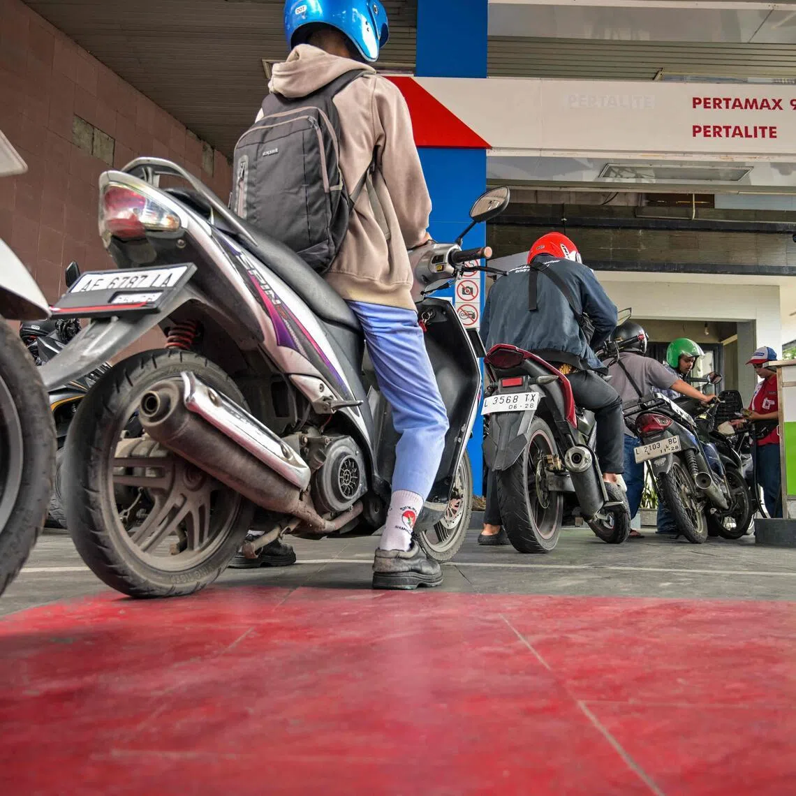 The government has also recommended that the private sector enforce a similar work from home rule amid global market volatility.