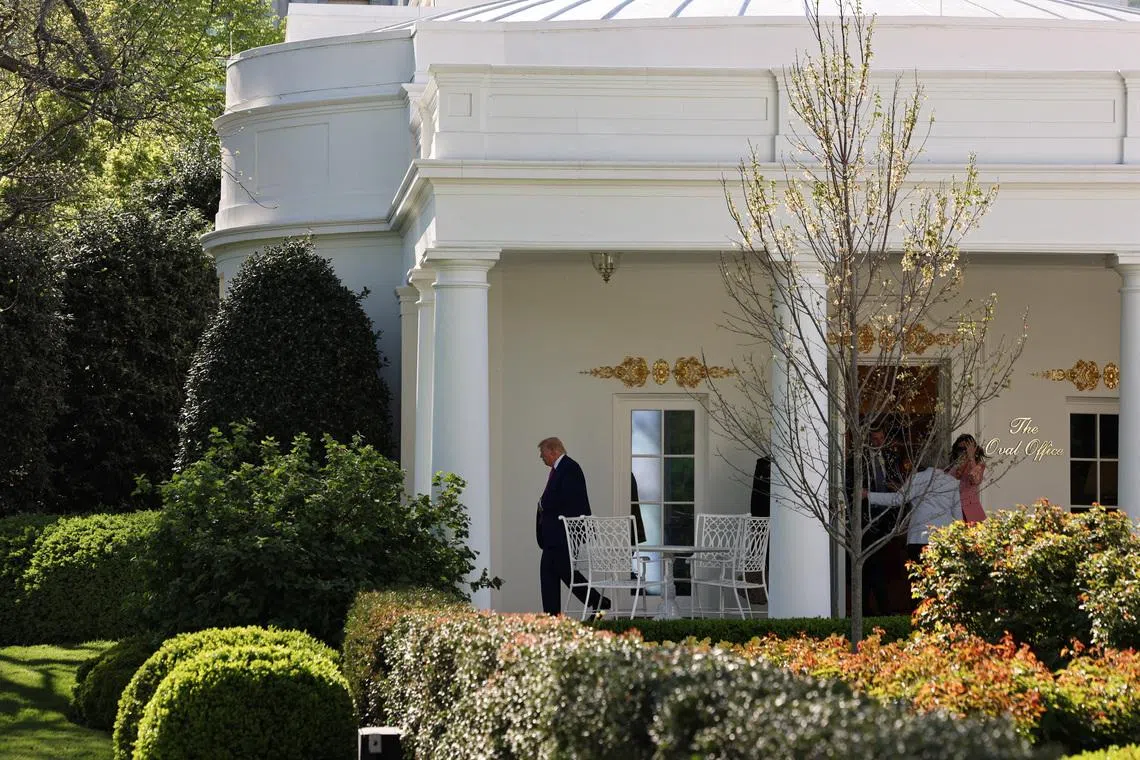 وطن نيوز – يثير “قوس النصر” الذي يبتكره ترامب ردود فعل عنيفة، حتى من الخبير الذي اقترحه