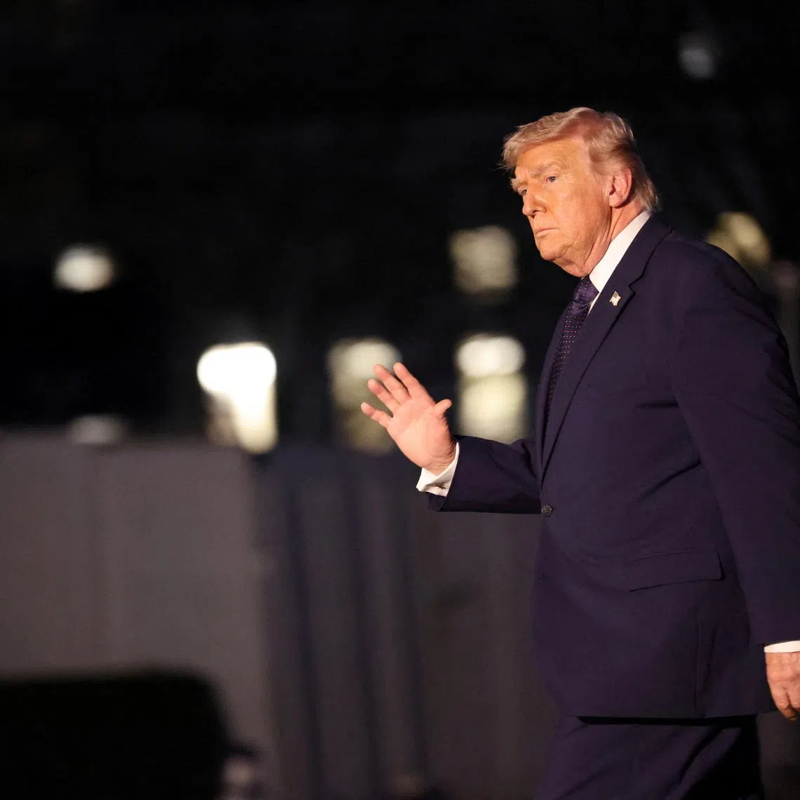 U.S. President Donald Trump waves as he arrives at the White House from Florida, in Washington, D.C., U.S., March 9, 2026. REUTERS/Evelyn Hockstein