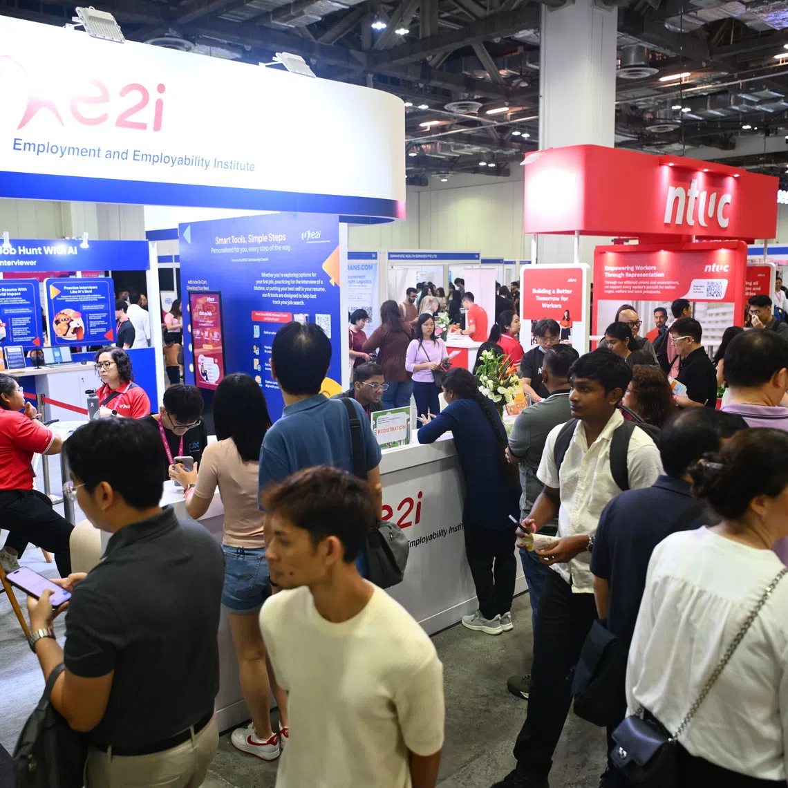 The career fair is aimed at a wide range of people, from fresh graduates entering the workforce to experienced professionals seeking new career opportunities.
