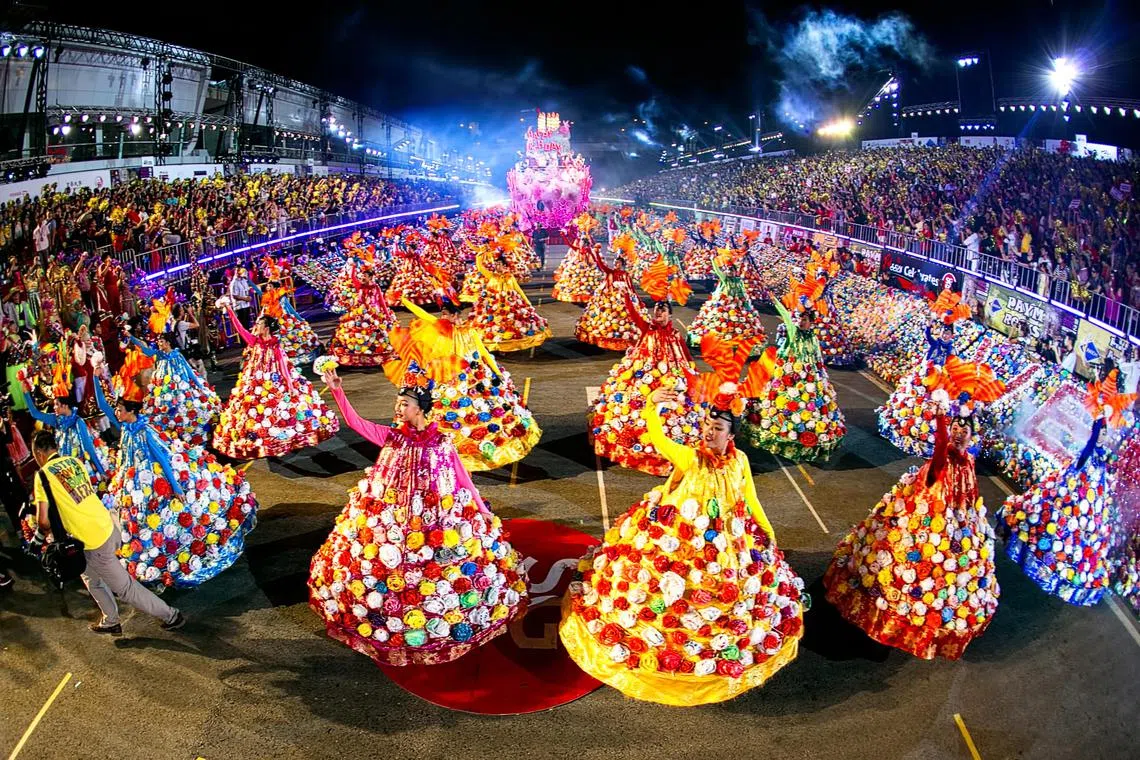 SFCHINGAY - Chingay Parade em 2015, quando Cingapura comemorou o SG50. Crédito - Associação de Populares