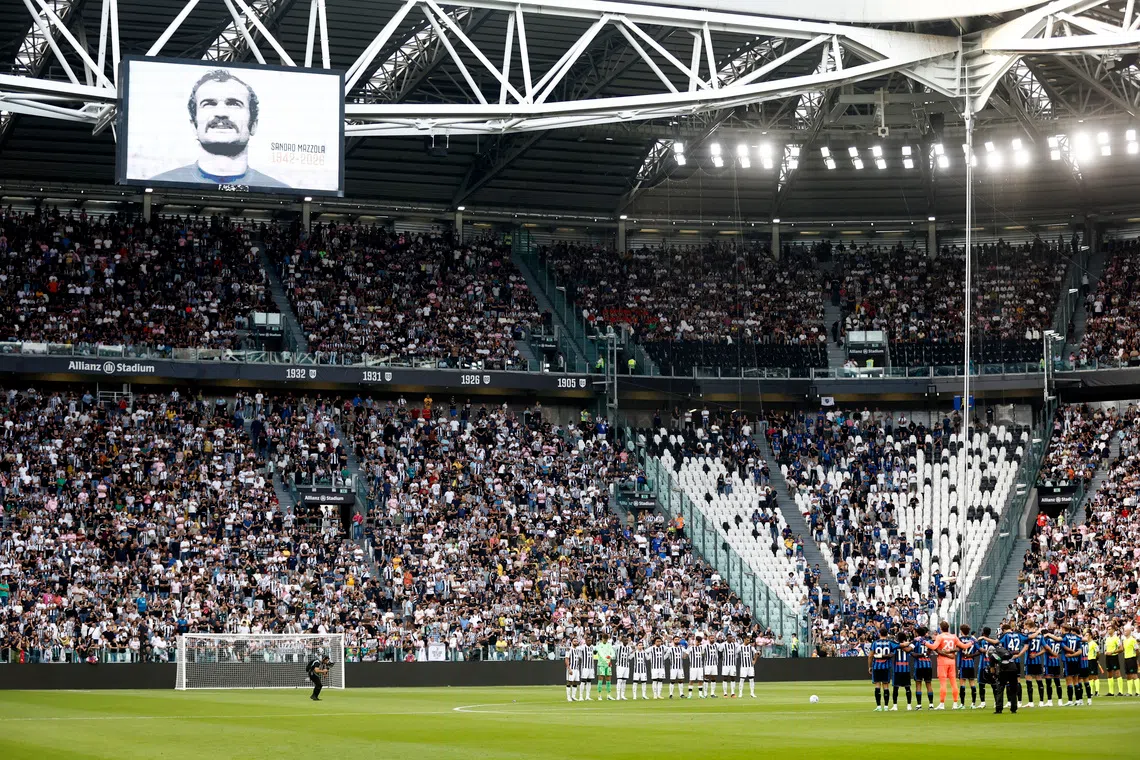 Soccer Football - Serie A - Juventus v Atalanta - Allianz Stadium, Turin, Italy - September 20, 2026 General view during a minutes silence in memory of former player Sandro Mazzola REUTERS/Vincenzo Livieri